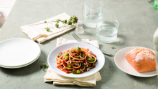 Spaghetti sans gluten à la sauce basilico, thon et courgettes