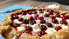 Galette de Chéries à la crème de roquefort