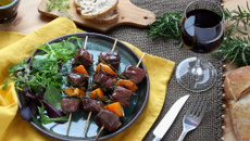 Brochettes de magret de canard du Périgord, abricot et romarin