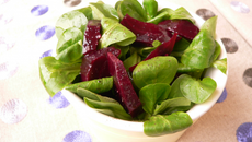 Salade de mâche, betterave et sauce légère