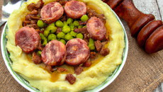 Purée pois cassés avec saucisse Toulouse