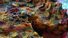 Cake aux légumes du soleil, pignons et féta