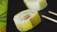 Sushis aux poireaux et au saumon mariné à l'aneth