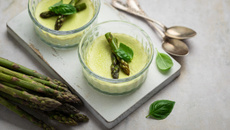 Petits flans d'asperges vertes