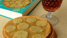 Galettes normandes accompagnées de cidre chaud
