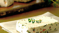 Fromage frais aux herbes fraîches