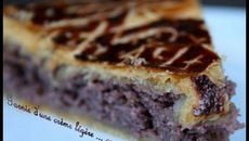 Galette des rois garnie à la crème d'amande, coing et cassis ... légère comme un souffle