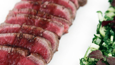Tataki 'Minute' d'agneau marinade de pomme/concombre aux herbes