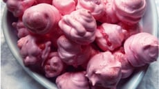 Petites meringues aux fraises tagada