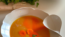 Soupe aux fanes de carottes