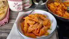 Pâtes à la sauce rose bien crémeuse