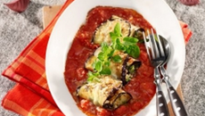 Roulés d'aubergines à la farce relevée et gruyère AOC