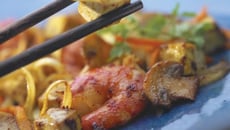 Sauté de légumes et crevettes au tofu