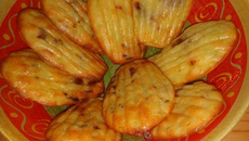 Madeleines aux courgettes fondantes, tomates séchées et huile de sésame