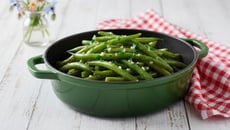 Haricots verts au beurre et ail écrasé