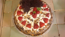 Fraisier en décor d'amandes effilées