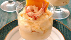 Verrine de mousse légère de crustacé au lait de coco