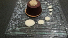 Dôme de Chocolat au Cœur de Banane