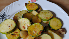 Courgettes et pommes de terre sautées
