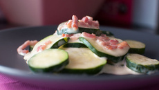 Courgettes façon carbonara au fromage fondu