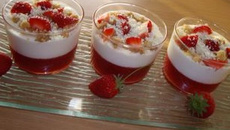 Tiramisu fraise au crumble de chocolat blanc