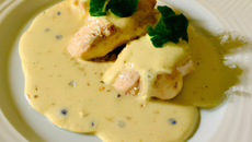 Suprême de chapon et sauce à la crème de muscat
