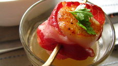 Saint-Jacques au bouillon et velouté de châtaignes aux champignons