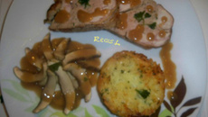 Cuisse de dinde farcie sauce velouté galet de pomme de terre à l alsacienne, tourbillon de champignons