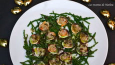 Coques au vin blanc, beurre aux algues et sel de Guérande, passe-pierre à l'anglaise