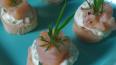 Canapés saumon roquefort