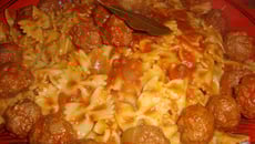 Farfalles sauce tunisienne et boulettes viande hachée