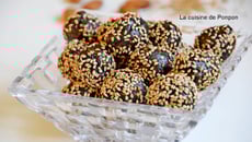 Boule d'énergie aux pruneaux, goji et graines de chia