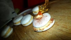 Meringue fourrée à la crème au beurre saveur vanille