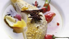 Suprêmes de pintade pochés aux épices