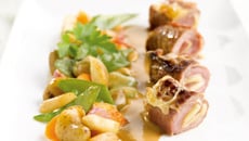 Saltimbocca de veau au Comté, wok de légumes et jus de truffe