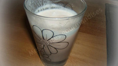 Smoothie pommes, bananes, fraises