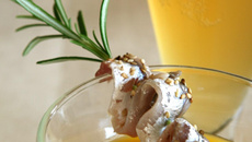 Velouté froid de courgette de Nice, anchois et sauge