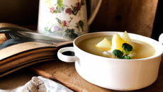 Soupe pommes de terre, poireaux, bouquet garni