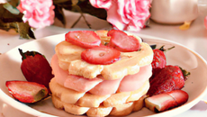 Fraisier aux biscuits roses de Reims