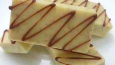 Petites barres de chocolat blanc aux spéculoos