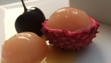 Litchis sous coulis de passion