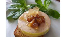 Foie gras sur un lit de pain d'épice