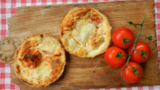 Tartelettes échalotes, tomates et pancetta