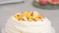 Pavlova aux fruits exotiques des fêtes