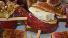 Brochettes de figues et camembert