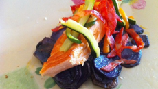 Vitelottes et son saumon aux légumes sucrés