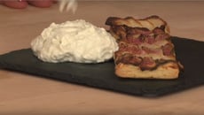 Tarte fine figues et poires et sa chantilly à la Fourme d'Ambert