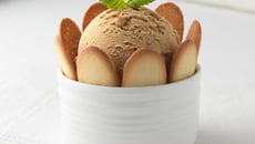 Charlotte au caramel fleur de sel et framboises