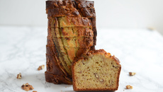 Cake à la banane et noix