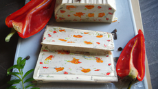 Terrine de chèvre frais aux poivrons rouges